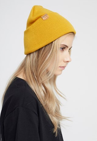 BEANIE HAT IN MUSTARD WITH LOGO TAB