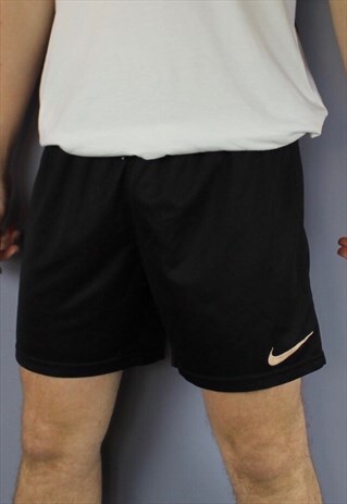 VINTAGE NIKE SHORTS IN BLACK WITH EMBROIDERED LOGO AND DRAWS