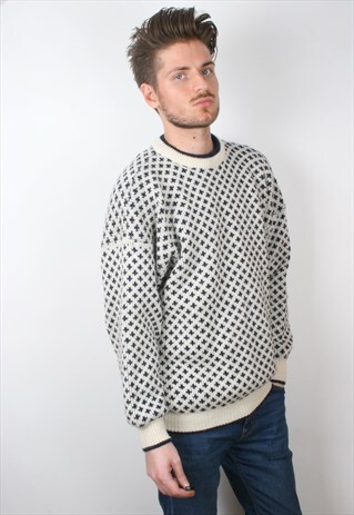 VINTAGE NAVY CREAM PATTERNED WOOLLEN JUMPER