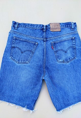 VINTAGE LEVI STRAIGHT LEG BERMUDA SHORTS