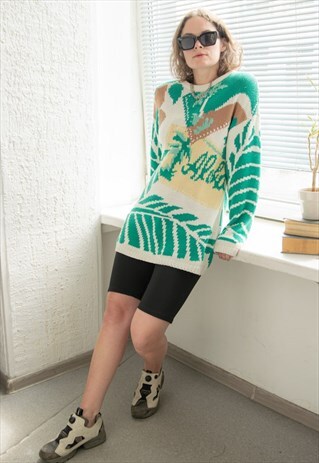 VINTAGE 80'S WHITE/GREEN ABSTRACT LONG FIT KNITTED JUMPER