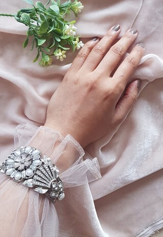 VINTAGE 1960S RHINESTONE AND FAUX PEARL CLASP BRACELET