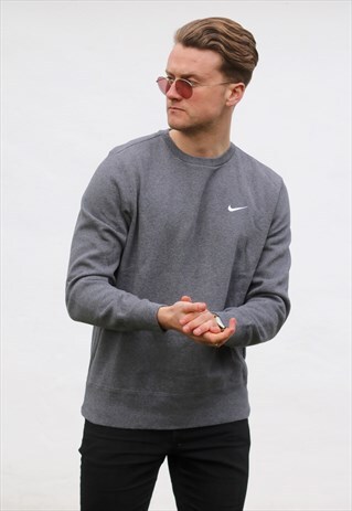 NIKE USA 90S MINIMALIST SWEATSHIRT