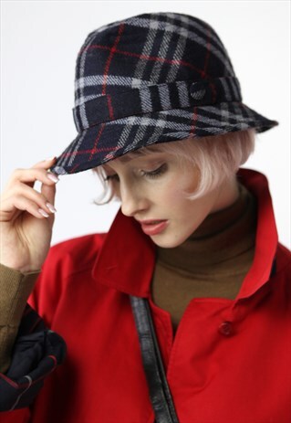 RARE VINTAGE 90'S BURBERRY WOOL HAT IN NAVY BLUE