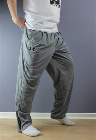 VINTAGE UNDER ARMOUR JOGGERS IN GREY WITH PRINTED LOGO
