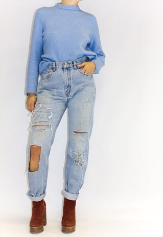 VINTAGE OVERSIZED SHREDDED MOM FIT LEVI JEANS