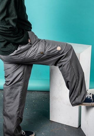 VINTAGE FJALL RAVEN 90S CARGO TROUSERS IN GREY
