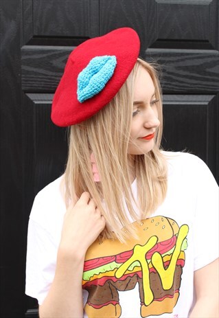 VINTAGE FESTIVAL DARK RED WOOL BERET WITH BLUE LIPS