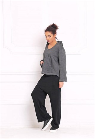GRAY SWEATSHIRT/ HOODED TOP