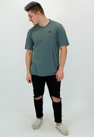 VINTAGE ADIDAS T-SHIRT
