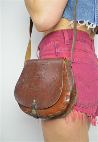 VINTAGE 70S BROWN LEATHER TOOLED SADDLE BAG HIPPY BOHO