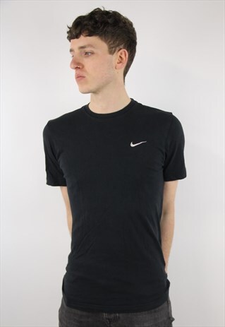 VINTAGE NIKE BLACK T-SHIRT
