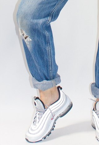VINTAGE 501 RIPPED KNEE GUY FIT LEVI JEANS