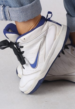 NIKE HI TOPS TRAINERS UK 4.5, EUR 37.5. US 5Y (ECH)
