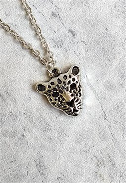 Antique-style Leopard Pendant Necklace 24"