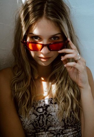SMALL VINTAGE STYLE RED CAT EYE FESTIVAL SUNGLASSES