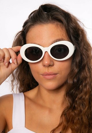90S DOES 60S VINTAGE WHITE & BLACK CLOUT OVAL CAT EYE RETRO 