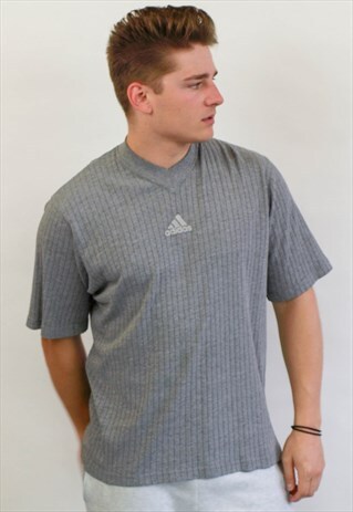 VINTAGE ADIDAS T-SHIRT