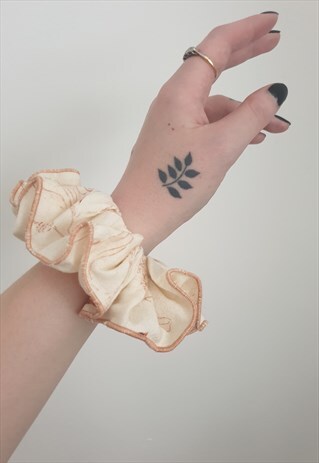 HANDMADE FESTIVAL 90'S RECYCLED FLORAL PRINT SCRUNCHIE HAIR