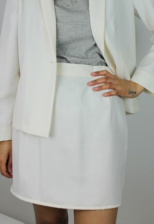 VINTAGE MINI SKIRT IN WHITE