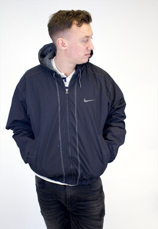 VINTAGE NIKE JACKET.