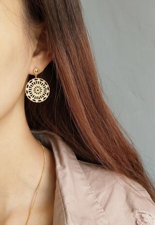 GOLD CIRCLE MESH STUD EARRINGS