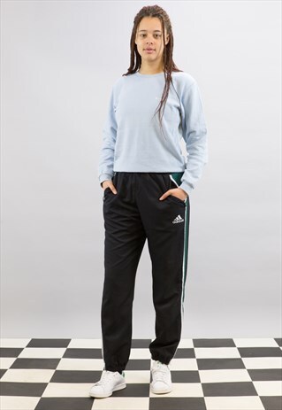 VINTAGE L. BLUE CHAMPION SWEATSHIRT