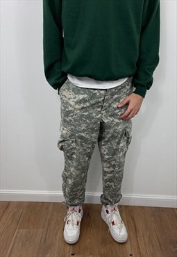 Vintage US Army camo green cargo trousers