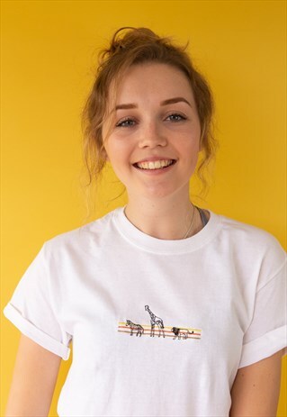 T-SHIRT IN WHITE WITH ANIMAL COLOUR BLOCK EMBROIDERY