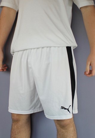 VINTAGE PUMA SHORTS IN WHITE WITH PRINTED LOGO AND DRAWSTRIN