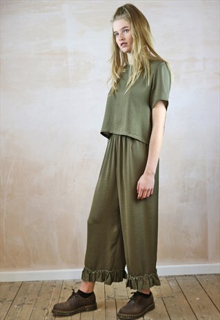 TROUSERS AND TOP CO-ORDINATES IN SILKY GREEN WITH FRILLS