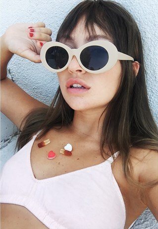 CREAM OVAL MUSTANG ALIEN SUNGLASSES