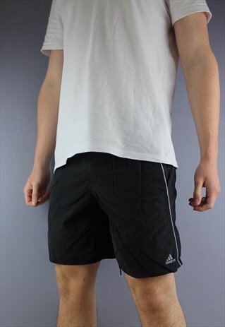 VINTAGE ADIDAS SHORTS IN BLACK WITH POCKETS AND PRINTED LOGO