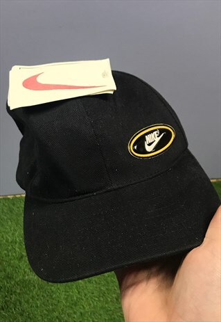 VINTAGE NIKE BASEBALL CAP HAT IN BLACK WITH PLASTIC PATCH LO
