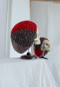 Vintage 90s Knitted Wool Beret Women Hat in Grey and Red 