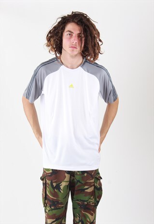 VINTAGE ADIDAS T-SHIRT