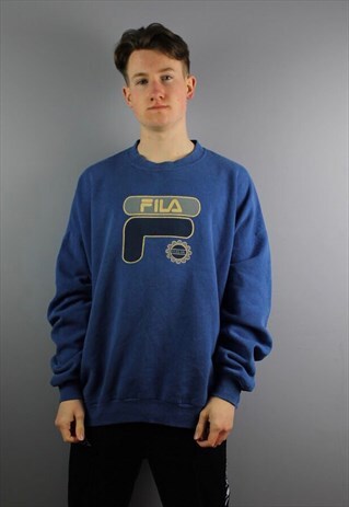 VINTAGE FILA SWEATSHIRT IN BLUE WITH PRINTED SPELL OUT LOGO.