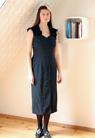 BLACK SLEEVELESS DRESS WITH VELVET COLLAR