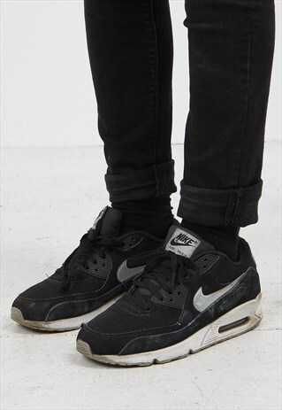 VINTAGE BLACK NIKE AIR TRAINERS