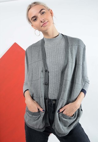 CHAPS SLEEVELESS CARDIGAN IN GREY