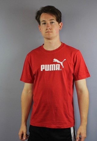 VINTAGE PUMA T SHIRT IN RED WITH PRINTED LOGOS. SIZE M. RETR