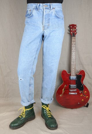 LEVI'S LIGHT WASH DENIM JEANS
