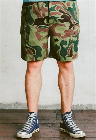 VINTAGE 90S CAMOUFLAGE CARGO SHORTS