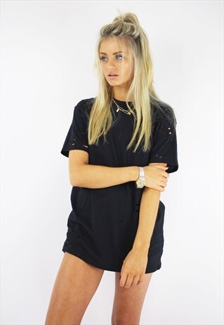 DISTRESSED BOYFRIEND TEE- BLACK