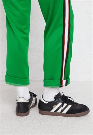 VINTAGE BLACK ADIDAS TRAINERS