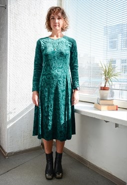 Vintage Emerald Green Midi Long Sleeved Velvet Dress