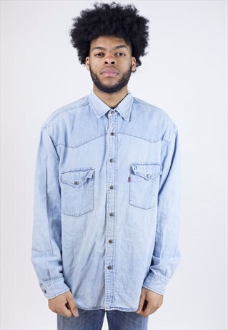 VINTAGE LEVI'S 90'S LIGHT WASH DENIM SHIRT