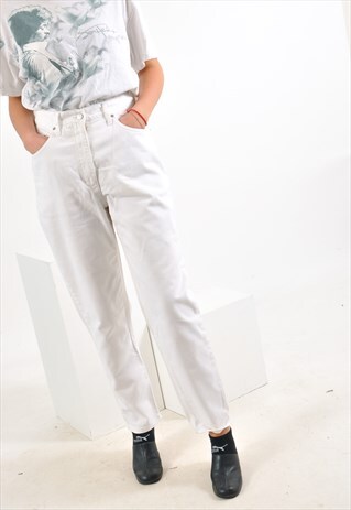 VINTAGE MOM'S JEANS IN WHITE