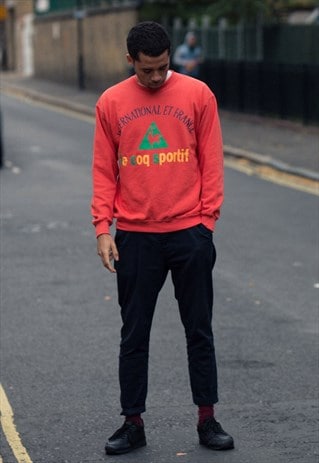 LE COQ SPORTIF SPELLOUT SWEATSHIRT IN RED