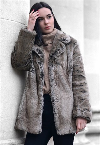 VINTAGE-INSPIRED TEDDY FAUX FUR COAT